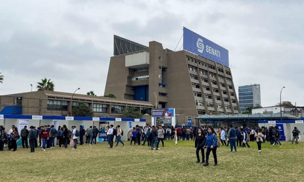 Más de 40 empresas reconocidas en la industria participaron en la Feria Laboral 2023 de SENATI