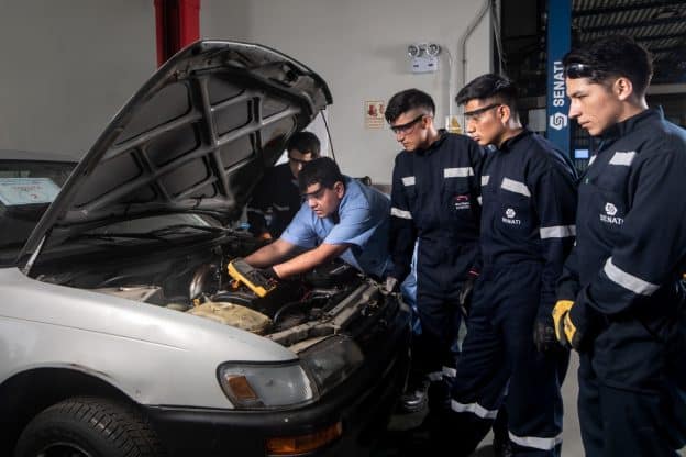 SENATI refuerza los conocimientos de sus alumnos y docentes con la Semana de Innovaciones Tecnológicas en Mecánica Automotriz