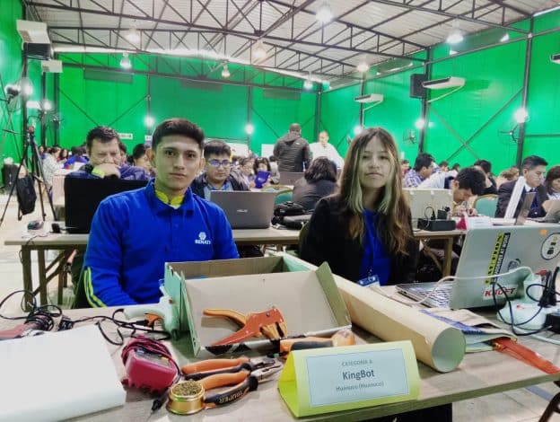 Estudiantes de SENATI Huánuco destacan en la Hackathon de Robótica Educativa 2024 organizada por MINEDU