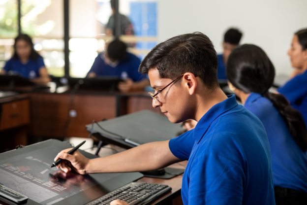 Beca 18: Formación técnica gratuita para jóvenes de alto rendimiento en SENATI