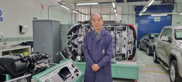 Asistencia técnica de especialista japonés fortalece capacidades en mecatrónica automotriz en SENATI